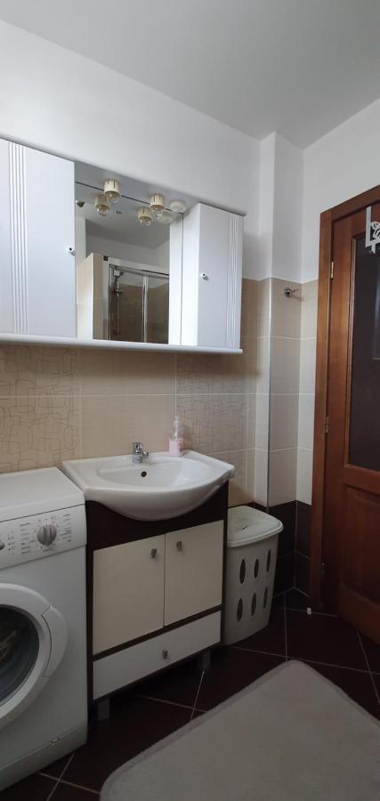 Yla Apartments Piatra Neamt Luaran gambar
