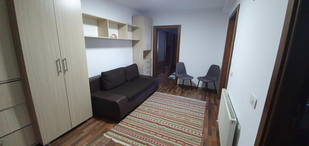 Yla Apartments Piatra Neamt Luaran gambar