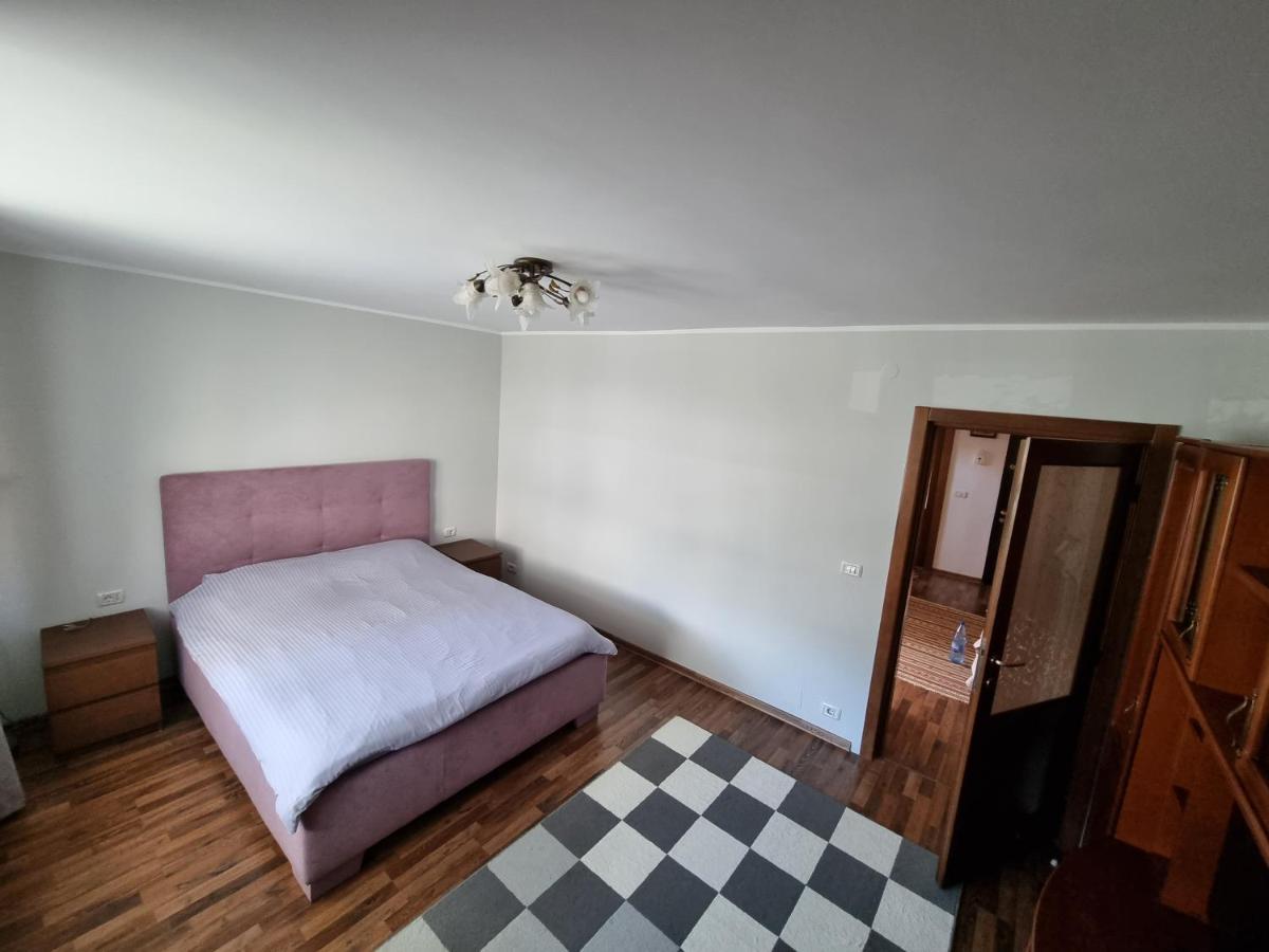 Yla Apartments Piatra Neamt Luaran gambar