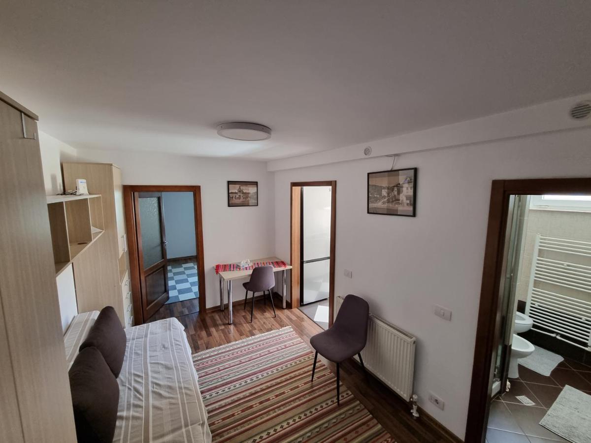 Yla Apartments Piatra Neamt Luaran gambar